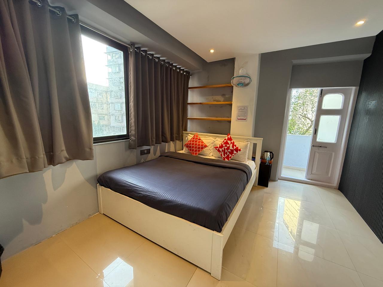 Studio Apartment In Malabar Hill (105)